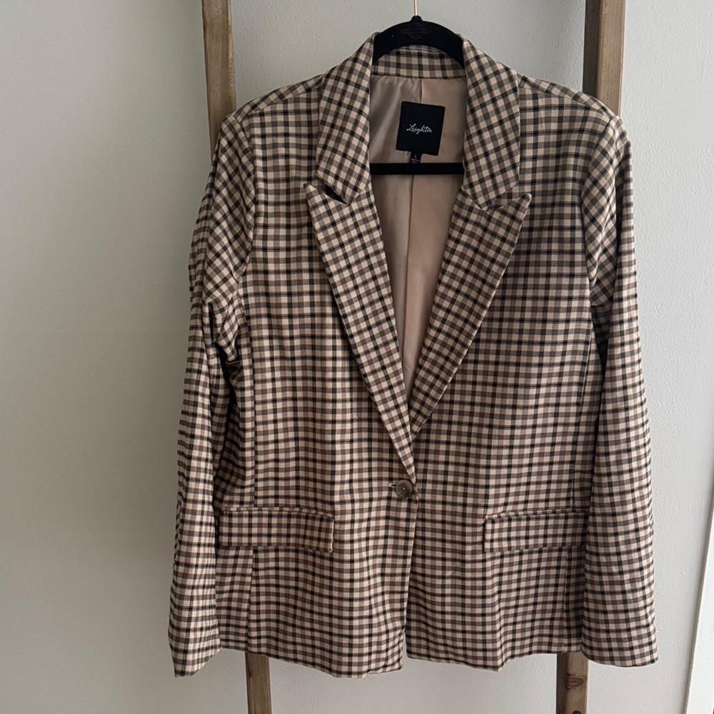 Stylish Checkered Blazer in Black and Tan